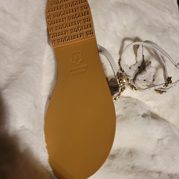 Mystique White Pearl Aurora Gladiator Sandals. Size 9 - Picture 7 of 7